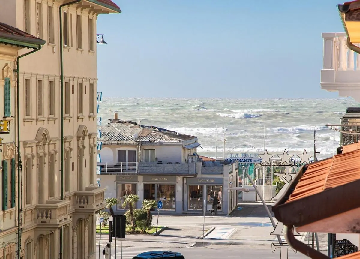 Lägenhet Gioia, Appartamento Super Confort A 100Mt Dal Mare A Viareggio